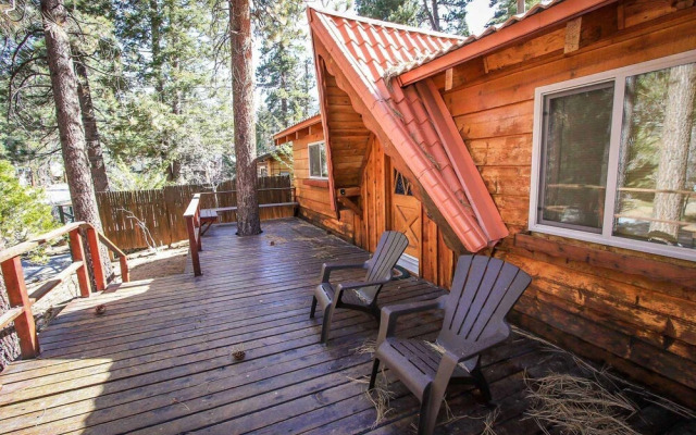 Cabin Idle Ours 933 by RedAwning