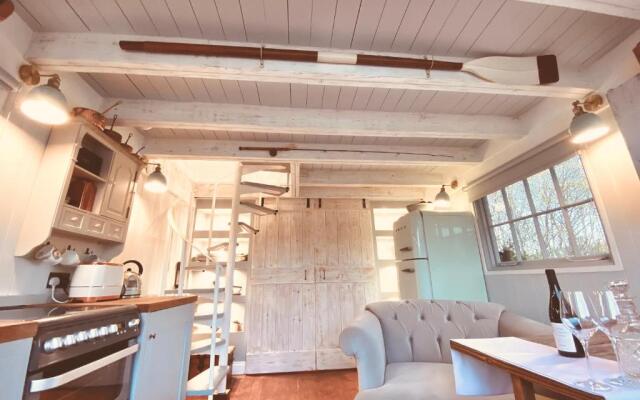 Gorgeous Bruton Chic Lakeside Boat House.