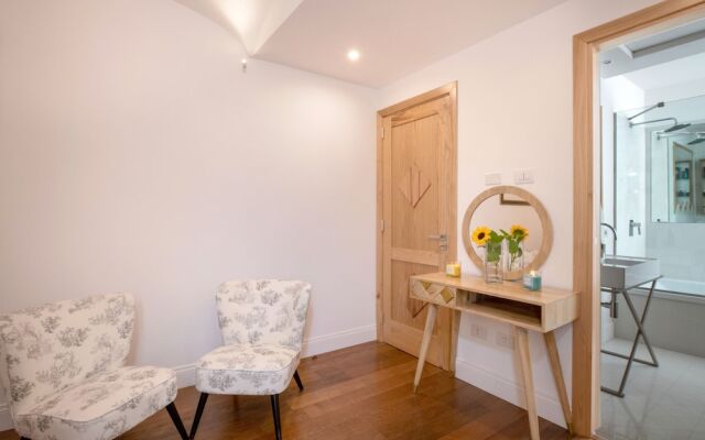 Luxury Apartment with Penthouse and Pool