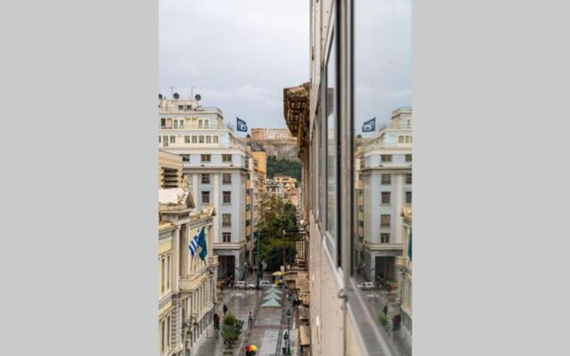 Superb suite on Aiolou street