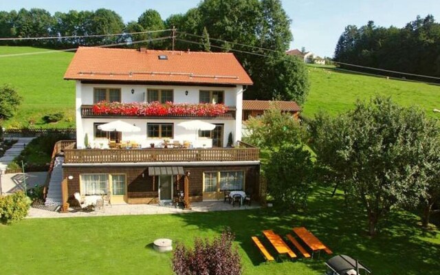 Holiday Home in the Bavarian Forest in Direct Proximity of Austria