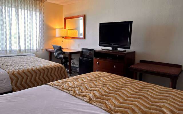 Travelodge by Wyndham Fort Wayne North