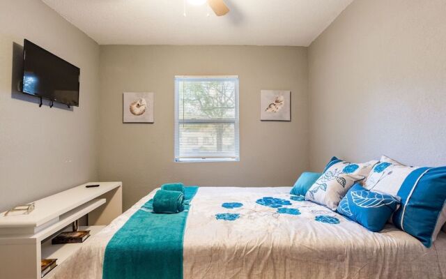 Cute Cozy Bungalow Down Town Jacuzzi