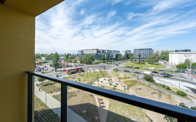 Legnicka Modern Apartment by Renters
