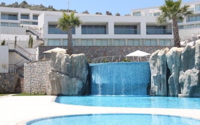 2 Bed Penthouse Apartment With Stunning Sea View