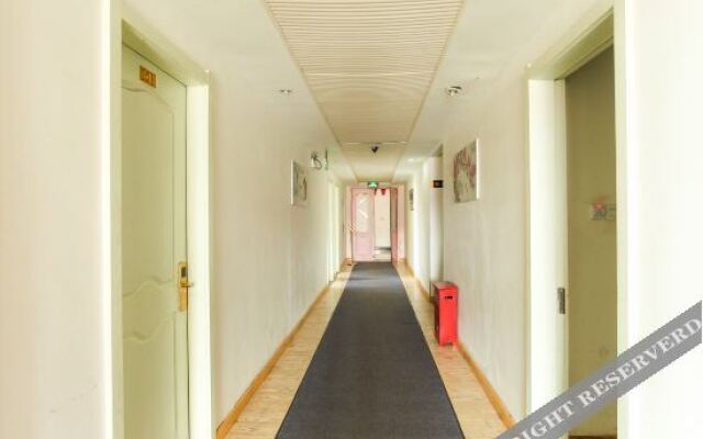 Ru Sun Moon Room