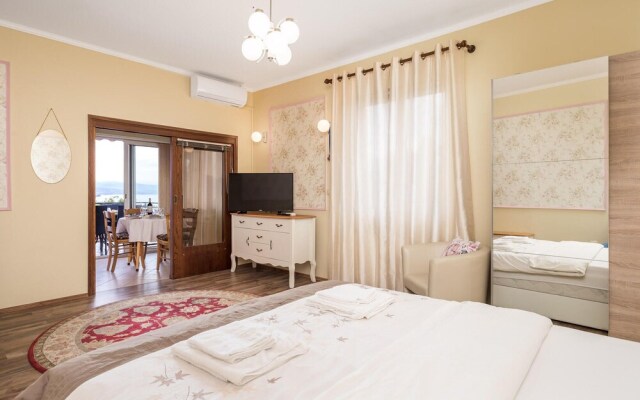 Beautiful Apartment in Opatija With Wifi and 3 Bedrooms