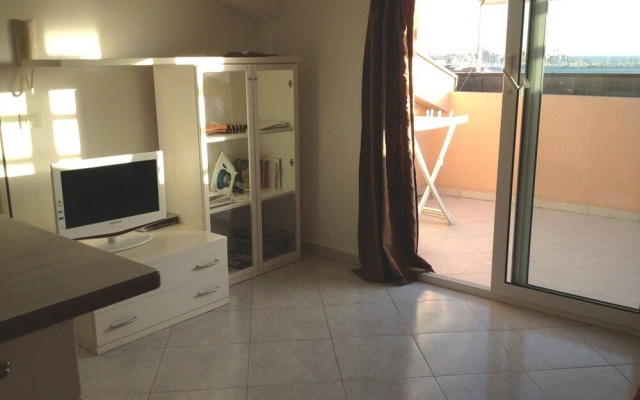 Emerald Apartment With Sea View