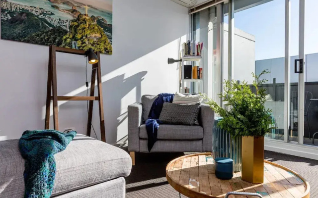 Mika, 2bdr Fitzroy pad With Secure Parking