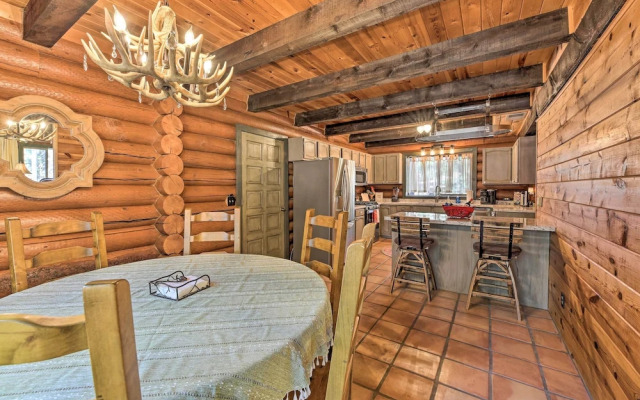 Near Dining, Hiking & Golf: Pinetop Log Cabin!