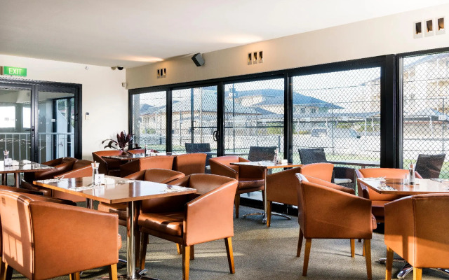 Pier 21 Riverside Apartment Hotel
