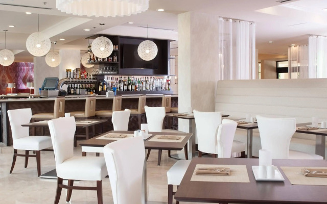 Delta Hotels by Marriott Orlando Lake Buena Vista