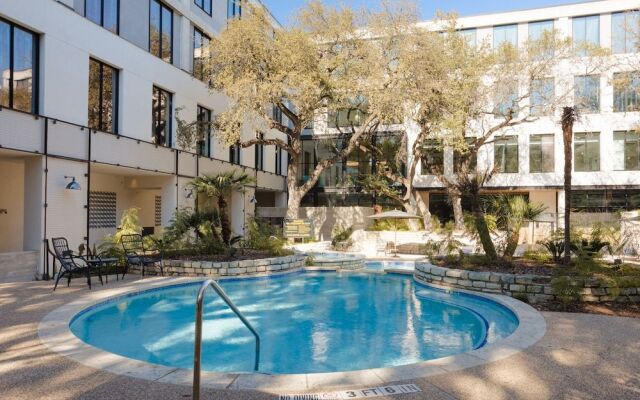 Artsy South Congress Suites by Sonder