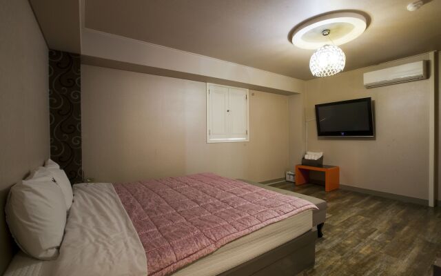 Max Motel