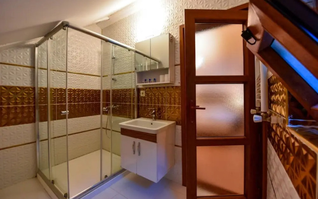 Ada Bungalow Hotel