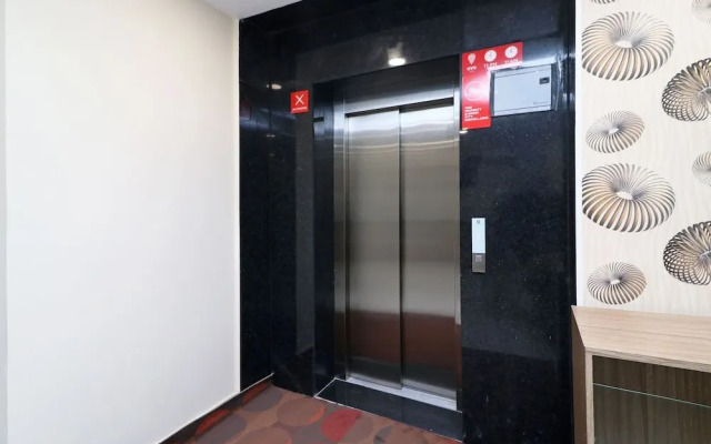 OYO 11611 Royal Palace Inn