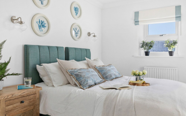 The Renoir Sea View Suite