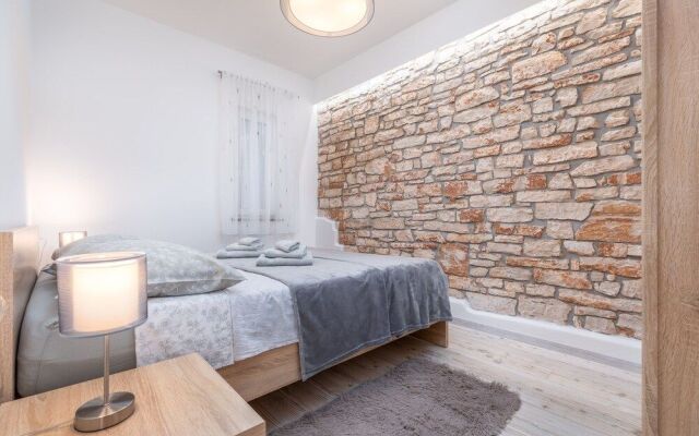 Apartment 1882