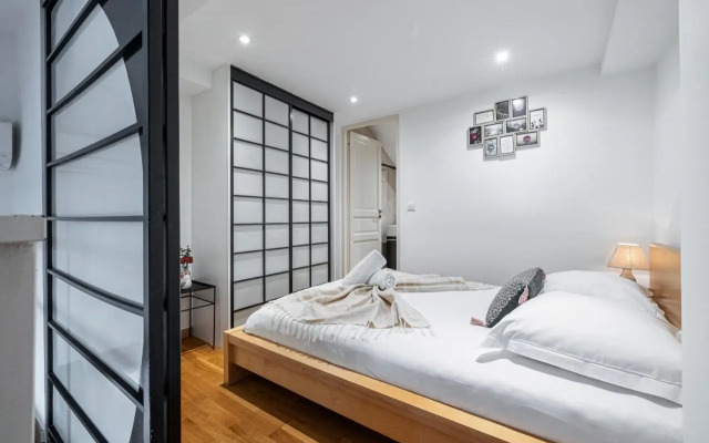 Massena Street - 1 Bdr Duplex with AC & Parking