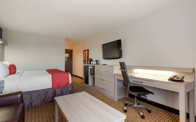 Coast Calgary University Area Hotel by APA