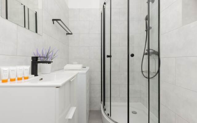 Sweet Studio Saska Kepa by Renters