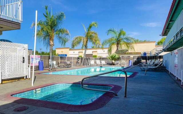 Motel 6 Fresno, CA - Yosemite Hwy
