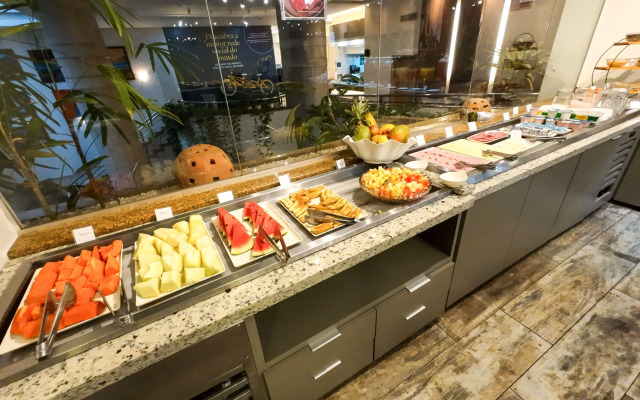 Golden Tulip Goiania Address