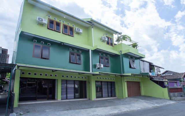 OYO 3707 Halona Guesthouse