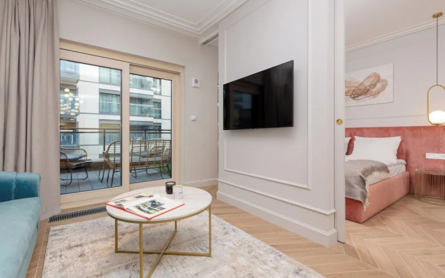 Mennica Amazonit by Renters Prestige