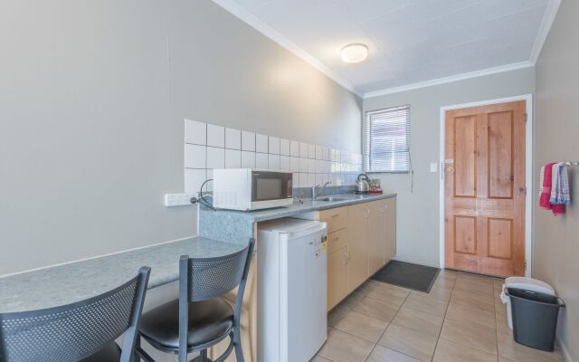Manuka Crescent Motel