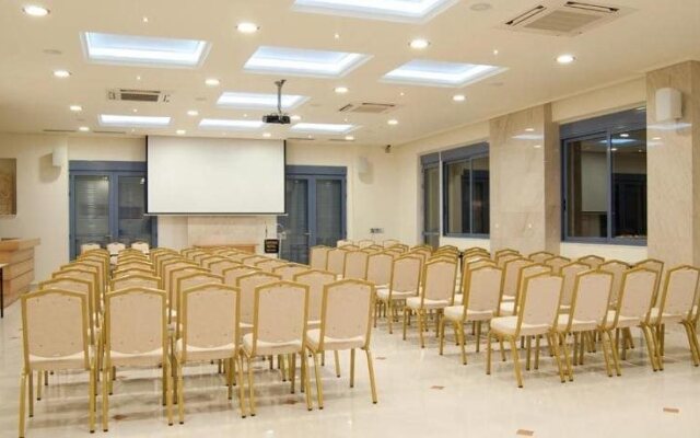 Saronis Hotel