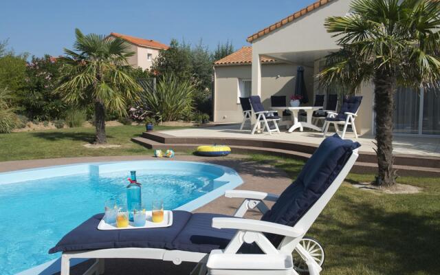 Attractively furnished villa with private pool in Château d'Olonne