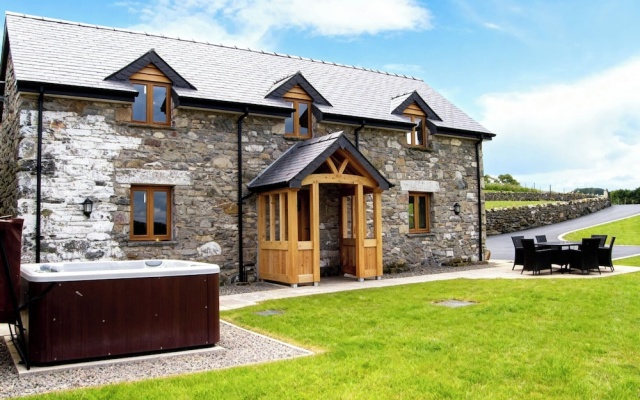 Tyn Y Celyn Canol