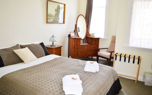 Braemar House B&B and YHA Hostel