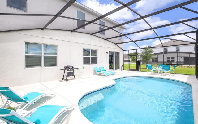 16-guest Lakefront Home w Pool-cinema-games