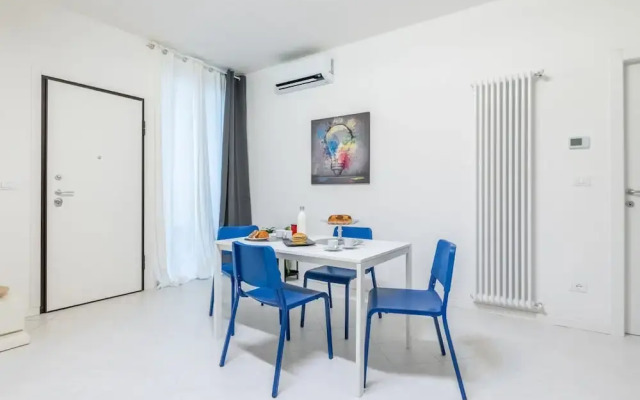 Chic Pop Apartment in Livorno