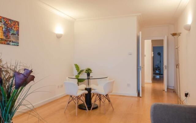 Central 2BR Home in Heart of Kensington, 4 Guests