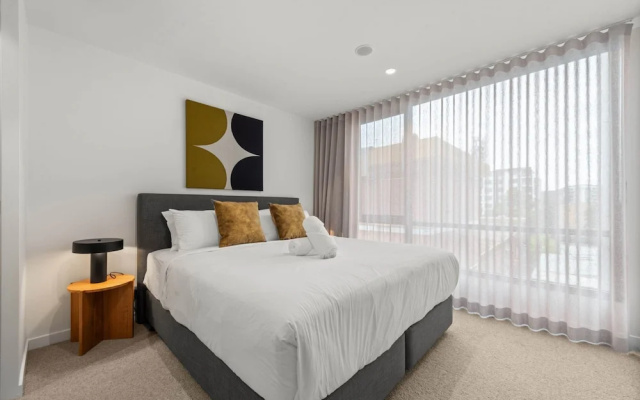 Stylish 2-bed in Braddon With Alfresco Dining – Guest Rooms – Braddon