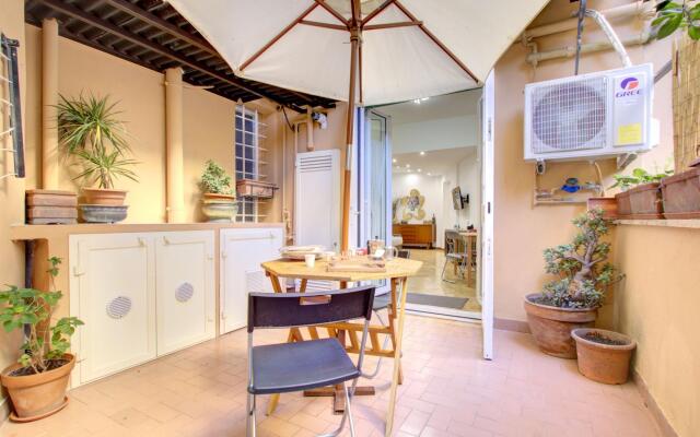 VOMERO-ROSSINI restored, 4 pax, 2 bath, wifi, aircond