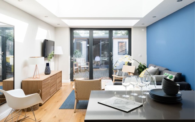The Navy Court - Scandinavian Inspired 4BDR Central Home