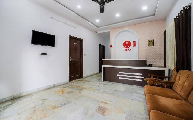OYO 9971 Hotel Royal T