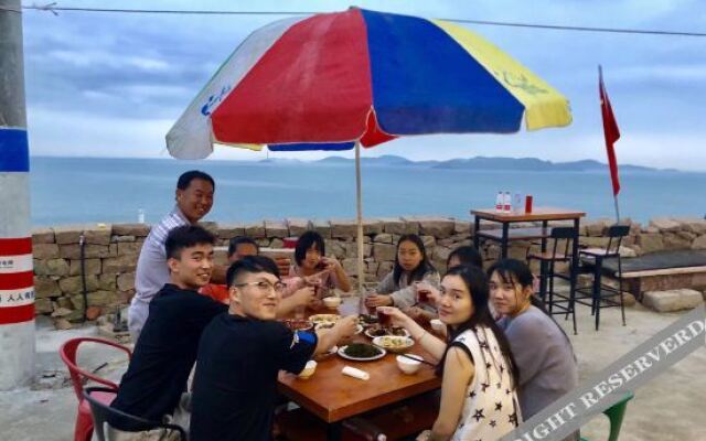 Zhoushan youth hostel for the elderly and the sea