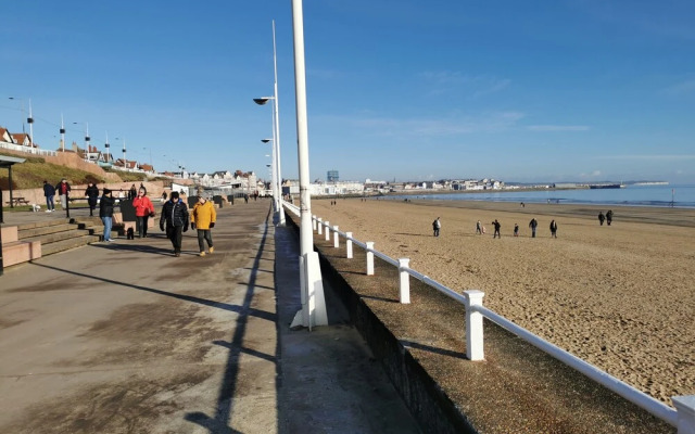 Captivatingly Stunning 2-bed Cabin in Bridlington