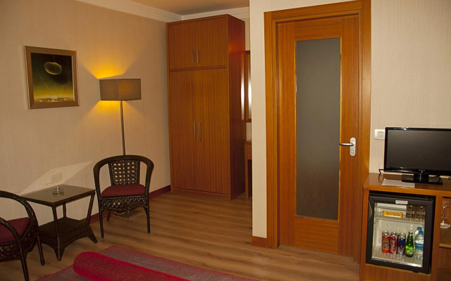 Island Hotel