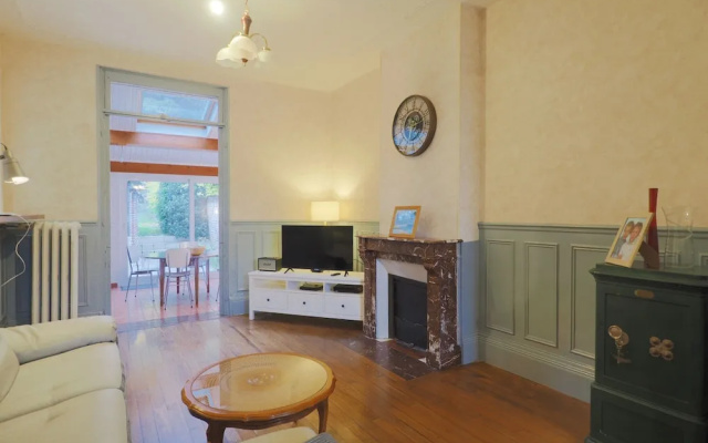 Elegant Bourgeoise Style House