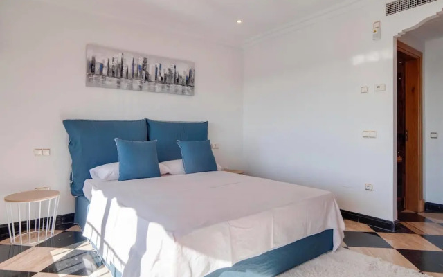 InstaStay Front line Harbor Apartment