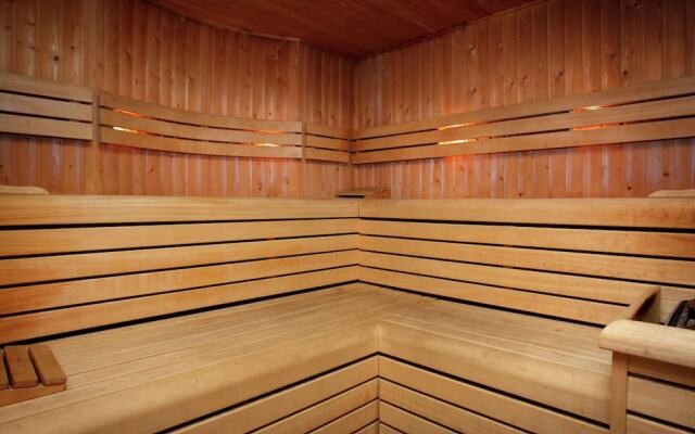 Lush Holiday Home in Oeffelt with 2 Saunas & Hot Tubs