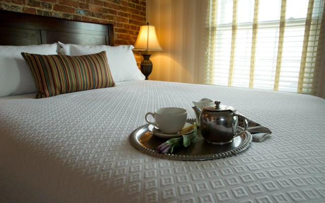 Penn's View Hotel