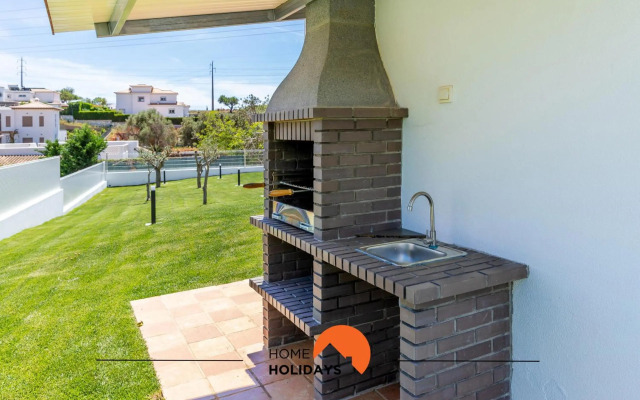 #102 Clube Albufeira villa with private pool & garden