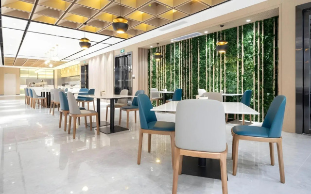 Atour Hotel Heyuan Wanlong